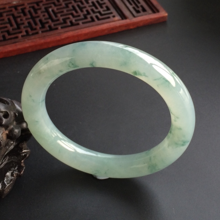 (超值推荐)糯冰种飘花圆条手镯(56.5mm)