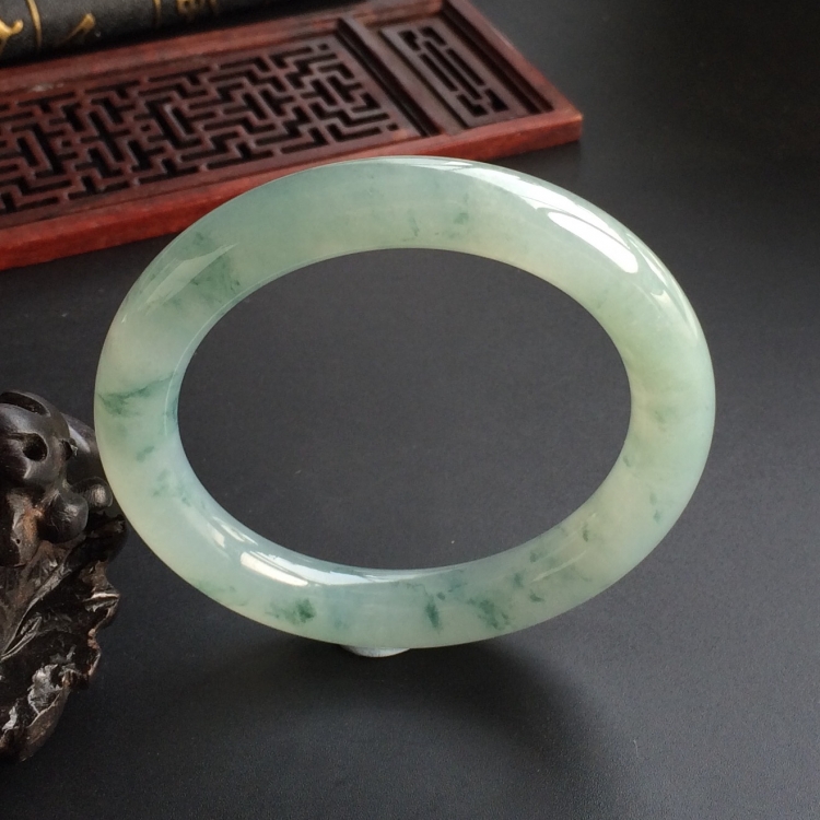 (超值推荐)糯冰种飘花圆条手镯(56.5mm)
