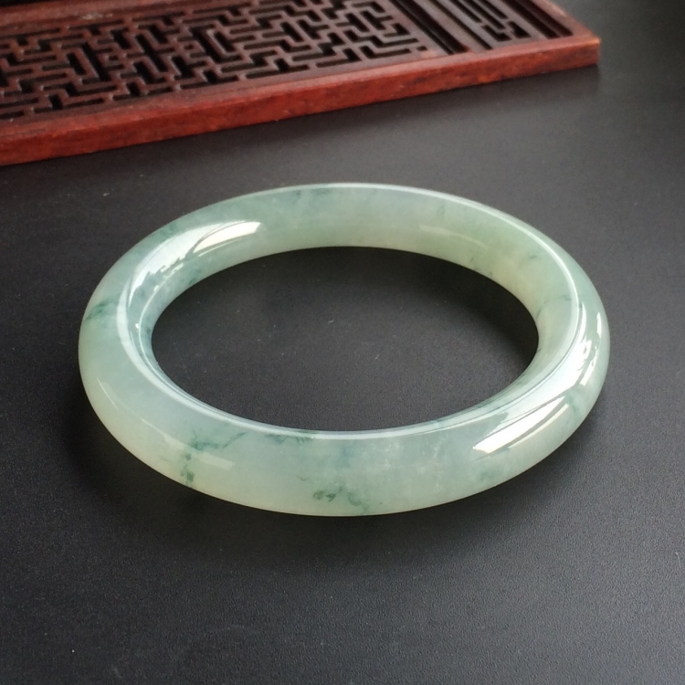 (超值推荐)糯冰种飘花圆条手镯(56.5mm)
