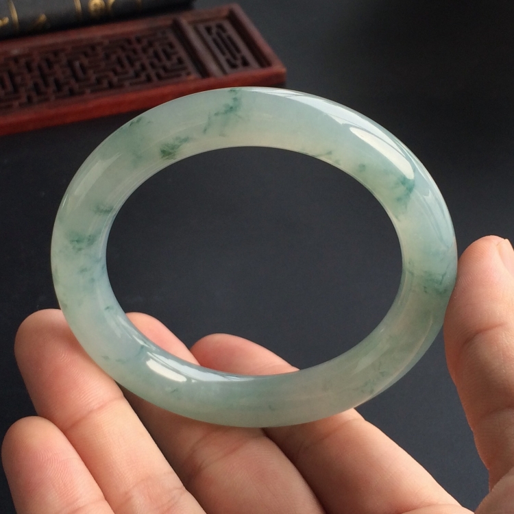 (超值推荐)糯冰种飘花圆条手镯(56.5mm)