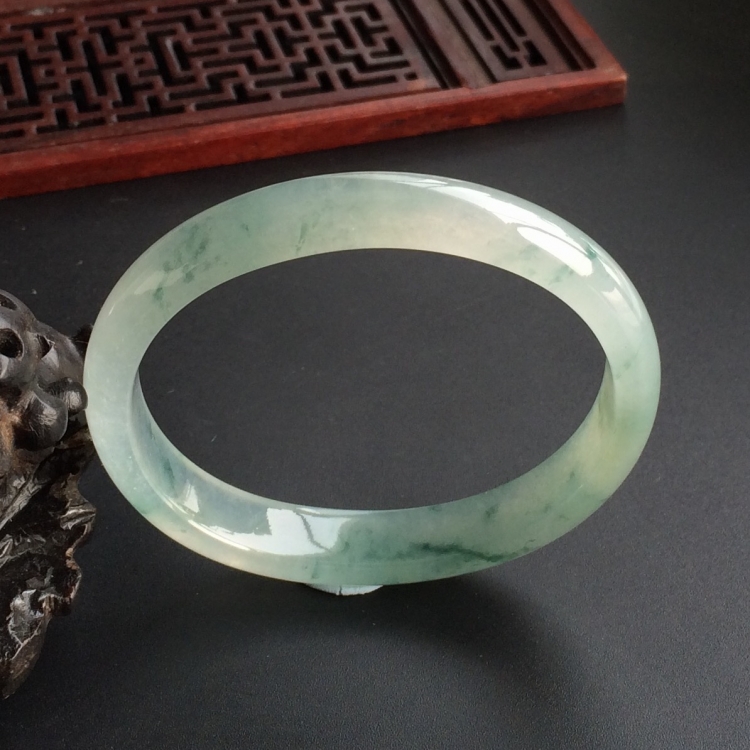 (超值推荐)冰种飘花贵妃镯(54.4mm-46.1mm)
