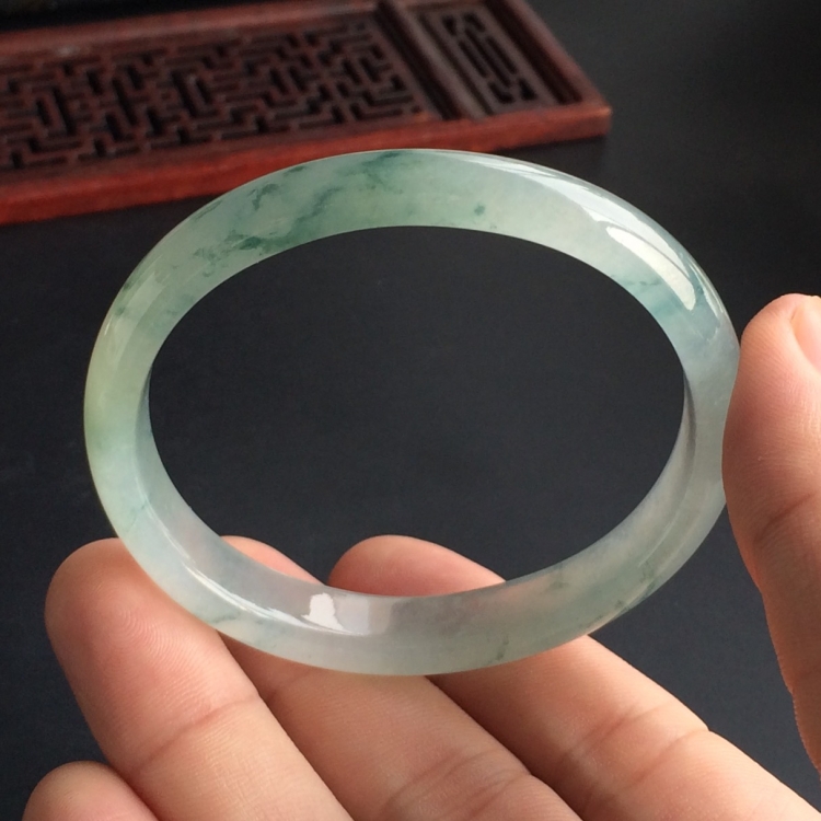 (超值推荐)冰种飘花贵妃镯(54.4mm-46.1mm)