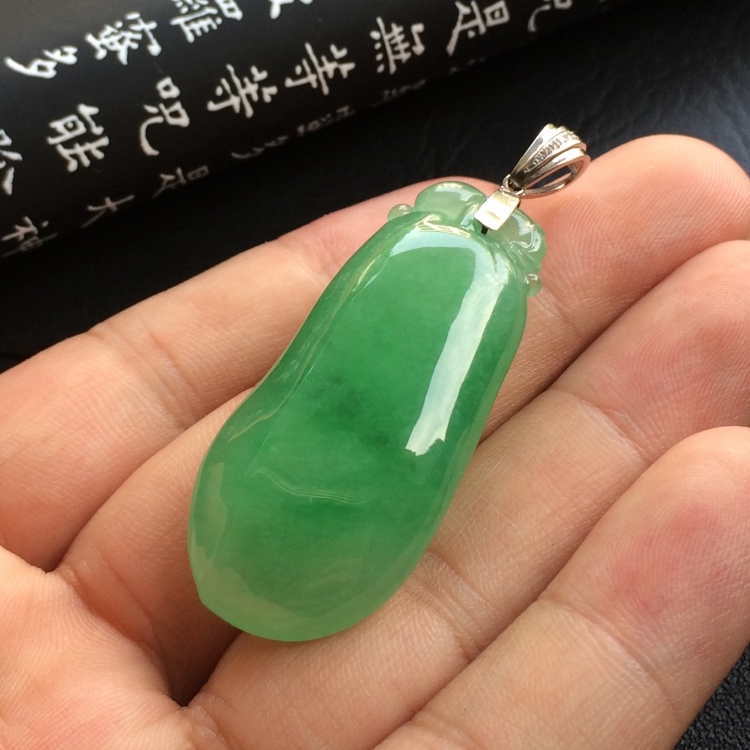 （超值推荐）糯冰种绿晴水福瓜挂件