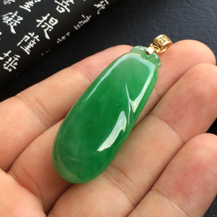 （超值推荐）糯冰种翠色福瓜挂件