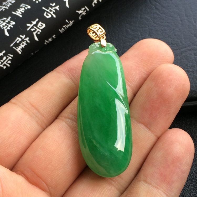 （超值推荐）糯冰种翠色福瓜挂件