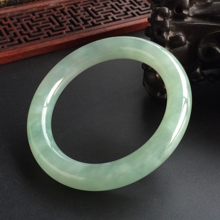 (超值推荐)糯冰种晴水略飘花圆条手镯(56.5mm)