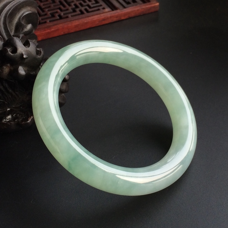 (超值推荐)糯冰种晴水略飘花圆条手镯(56.5mm)