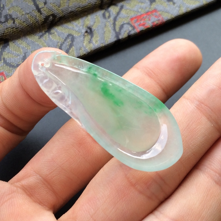 (超值推荐)冰种飘翠福瓜挂件