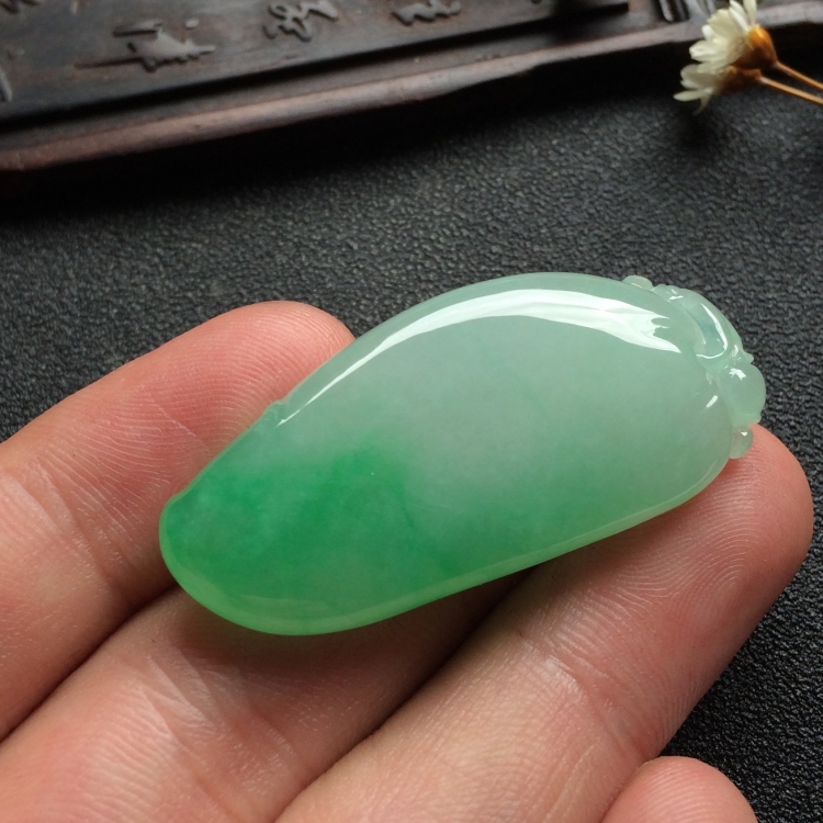 （超值推荐）糯冰种飘翠福瓜挂件