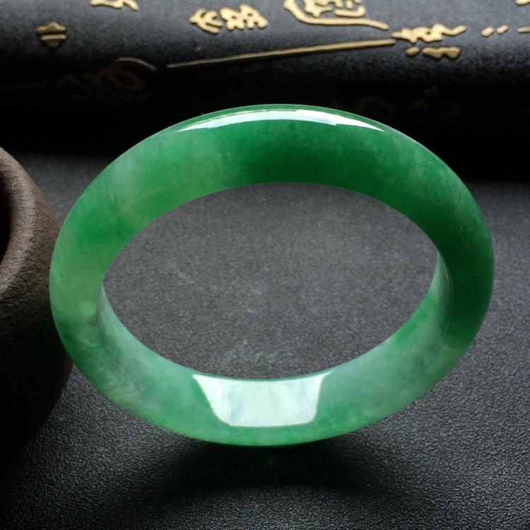 （超值推荐）糯冰种豆绿手镯（54.7mm）