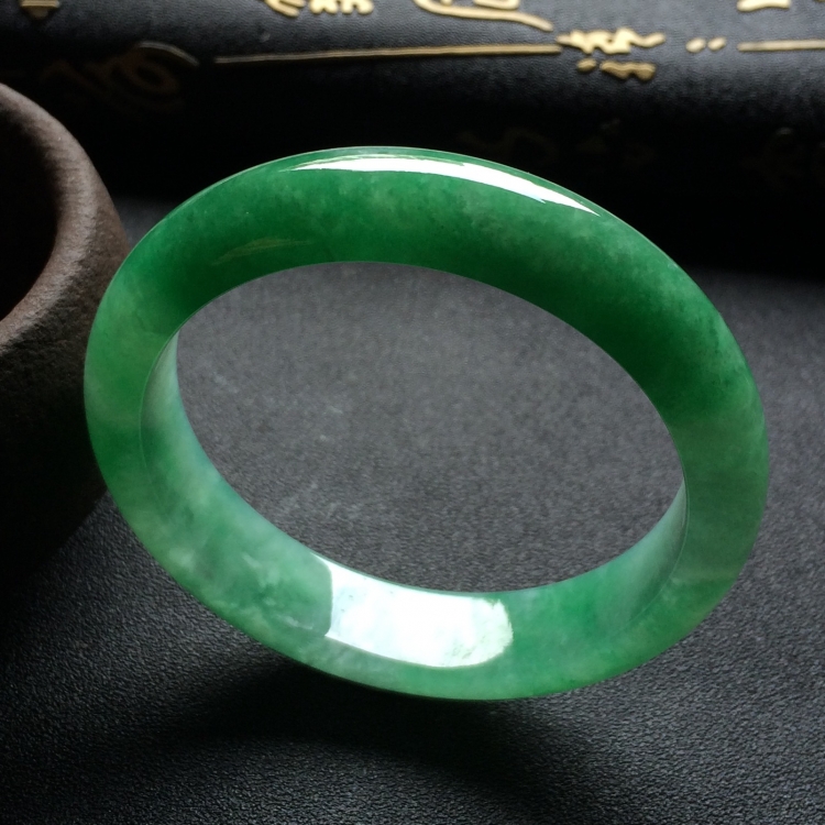 （超值推荐）糯冰种豆绿手镯（54.7mm）