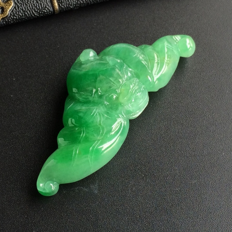 (超值推荐)糯冰种翠色蝙蝠挂件