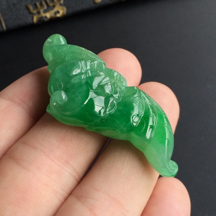 (超值推荐)糯冰种翠色蝙蝠挂件