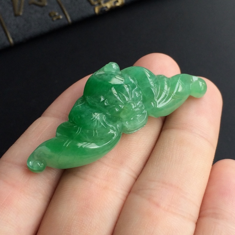 (超值推荐)糯冰种翠色蝙蝠挂件