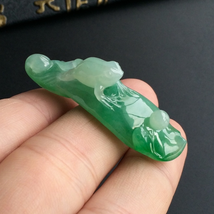 (超值推荐)糯冰种飘翠呱呱来财挂件