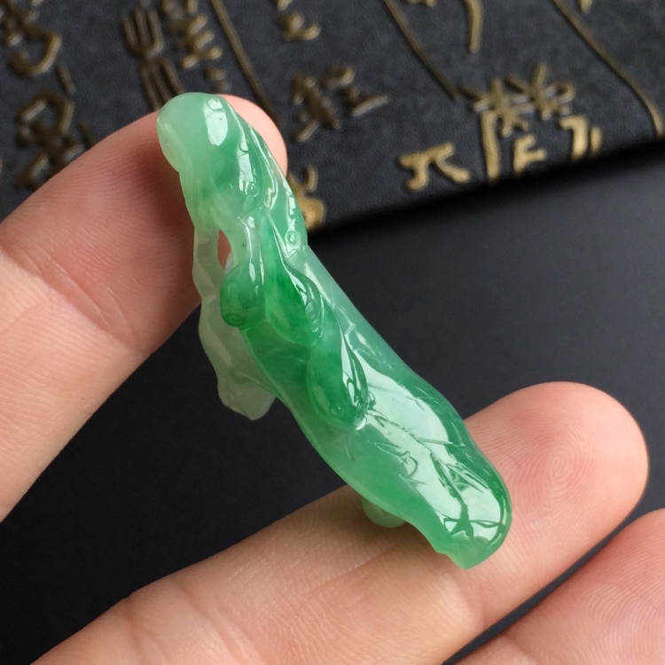 (超值推荐)糯冰种飘翠呱呱来财挂件