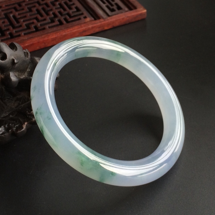 (超值推荐)冰种淡紫罗兰飘花圆条手镯(53.2mm)