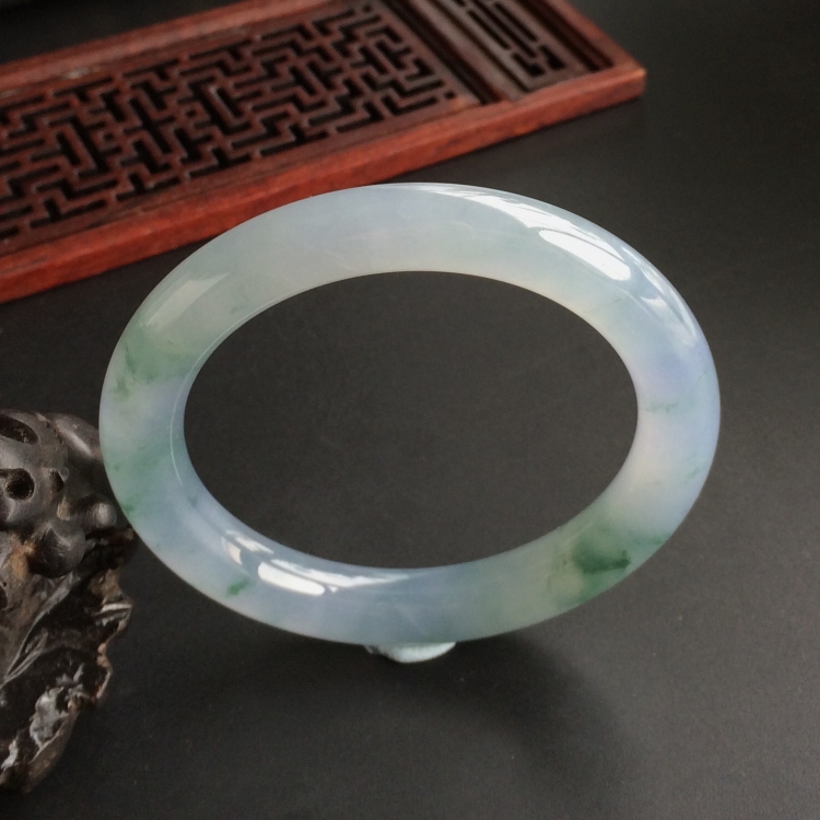 (超值推荐)冰种淡紫罗兰飘花圆条手镯(53.2mm)