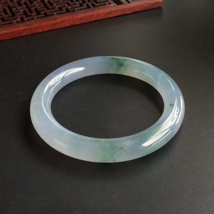 (超值推荐)冰种淡紫罗兰飘花圆条手镯(53.2mm)