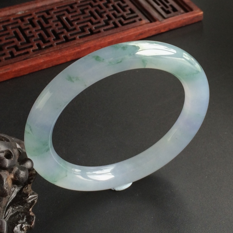 (超值推荐)冰种淡紫罗兰飘花圆条手镯(53.2mm)