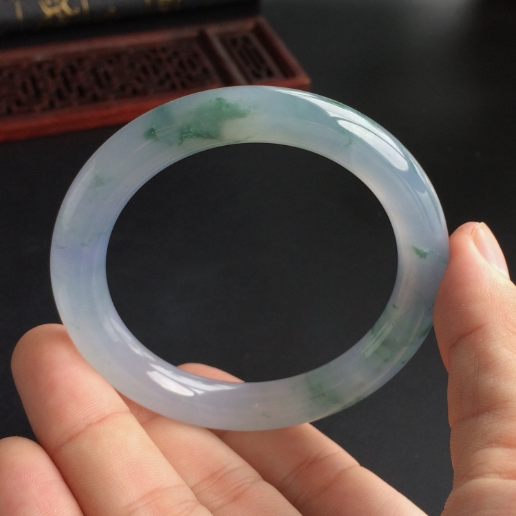 (超值推荐)冰种淡紫罗兰飘花圆条手镯(53.2mm)