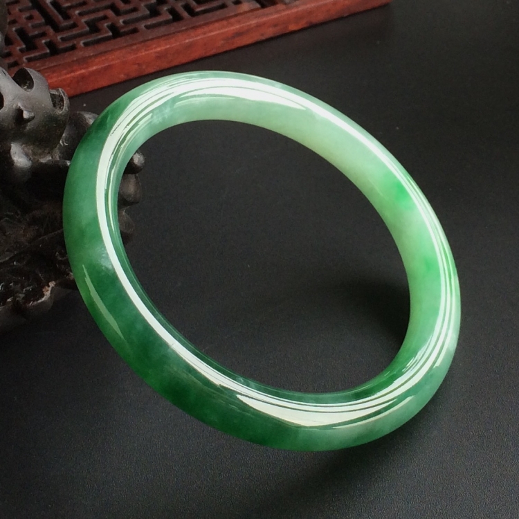 (超值推荐)糯冰种飘翠圆条手镯(53.4mm)