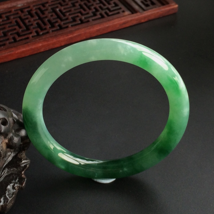 (超值推荐)糯冰种飘翠圆条手镯(53.4mm)