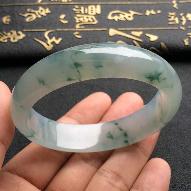 （超值推荐）糯冰种飘花手镯（57mm）