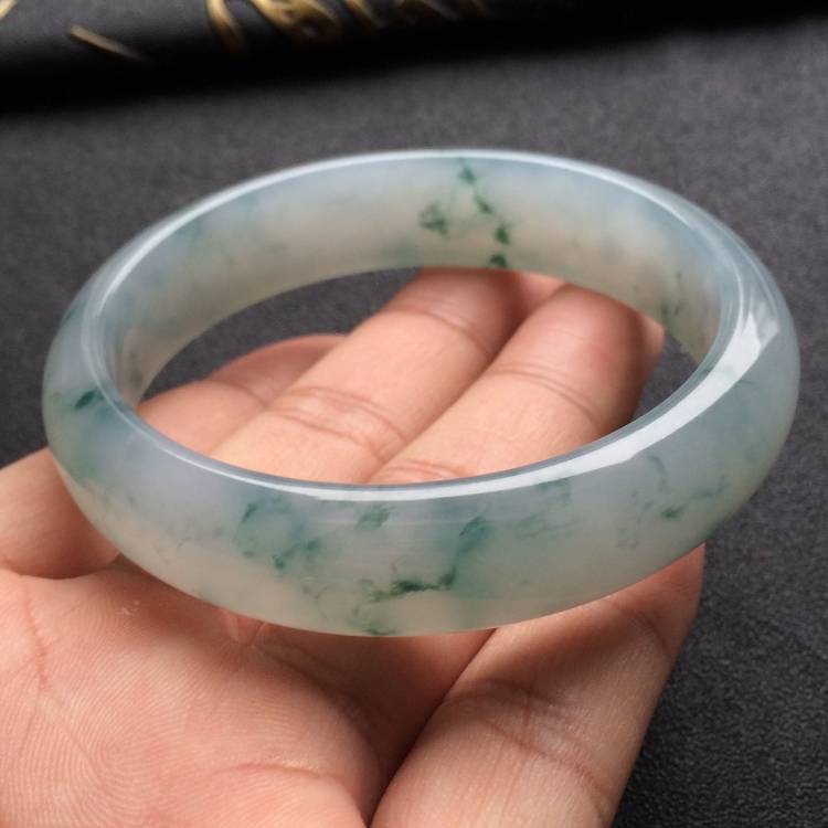 （超值推荐）糯冰种飘花手镯（57mm）