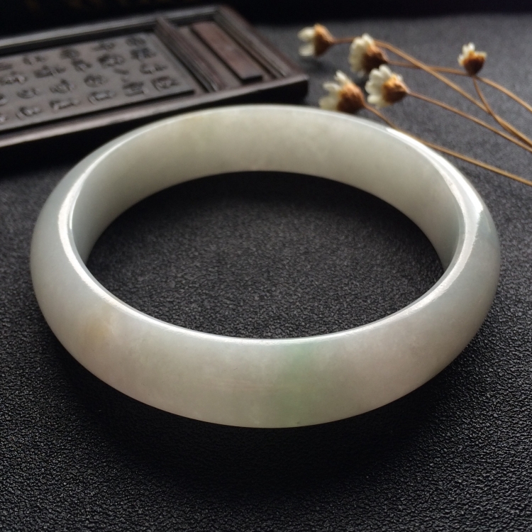 （超值推荐）糯冰种淡晴水手镯（55.7mm）