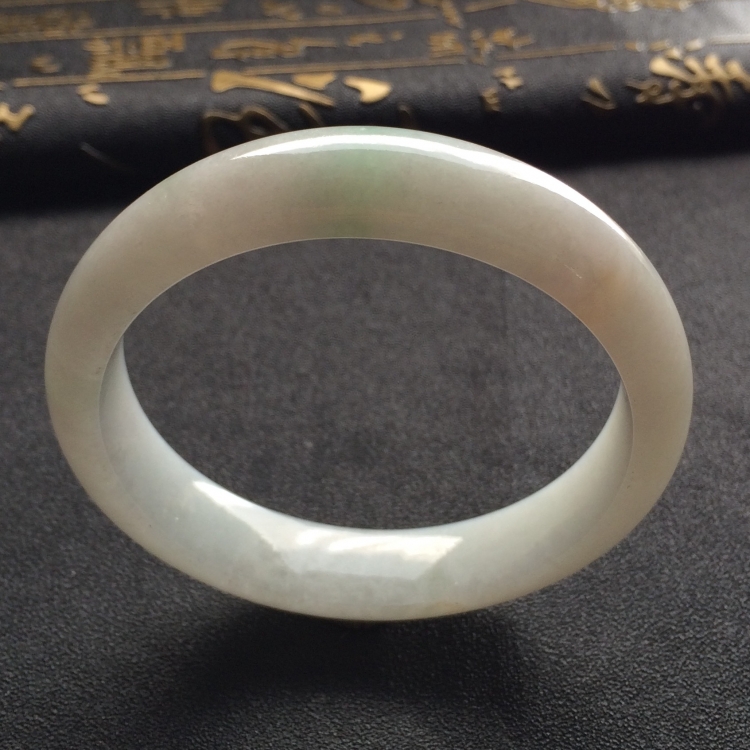 （超值推荐）糯冰种淡晴水手镯（55.7mm）
