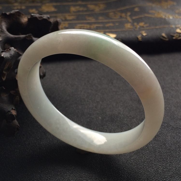 （超值推荐）糯冰种淡晴水手镯（55.7mm）