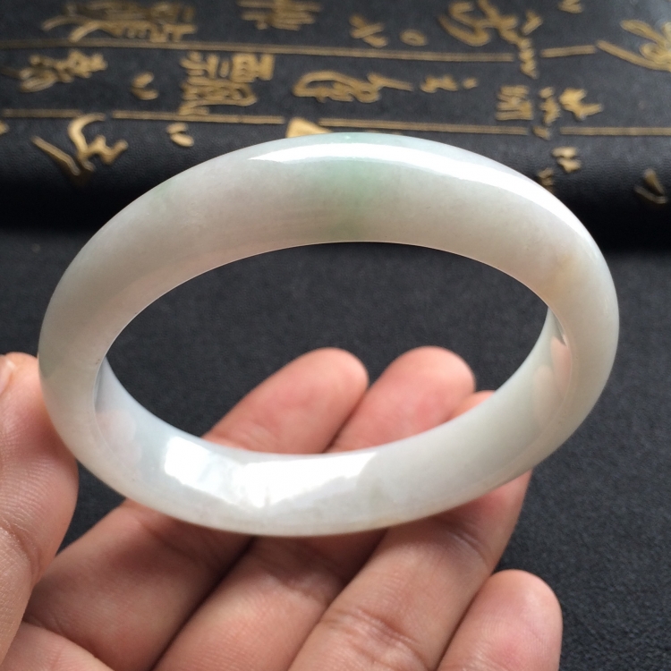 （超值推荐）糯冰种淡晴水手镯（55.7mm）