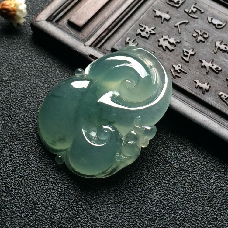 （超值推荐）冰种晴水略飘花如意挂件