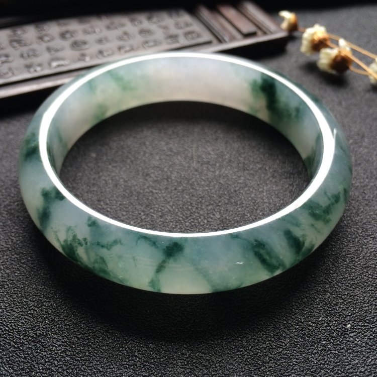 （超值推荐）冰种飘花手镯（56.2mm）