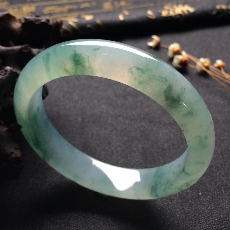 （超值推荐）冰种飘花手镯（56.3mm）