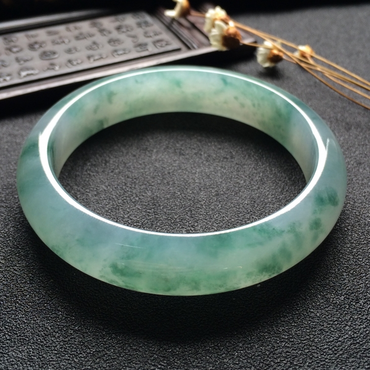 （超值推荐）冰种飘花手镯（56.3mm）