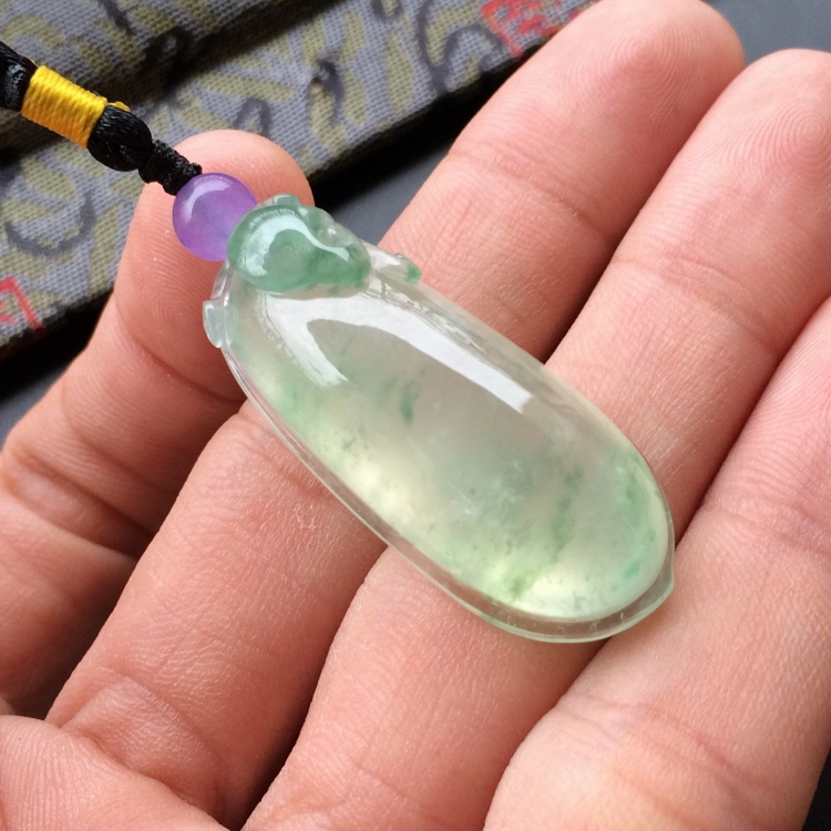 (超值推荐)冰种飘绿花福瓜挂件