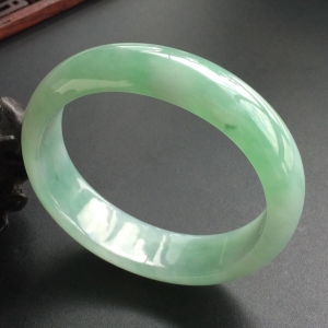 (超值推荐)糯冰种飘花贵妃镯(53.5mm-48.5mm)