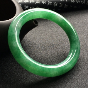 （超值推荐）糯冰种豆绿圆条手镯（57.3mm）