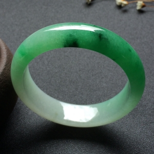 （超值推荐）糯冰种翠色飘花手镯（56.8mm)
