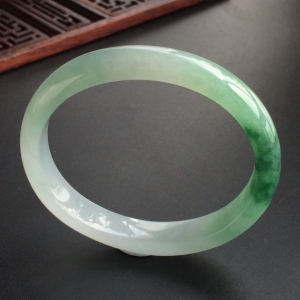 (超值推荐)糯冰种飘花贵妃镯(54.7mm-47mm)