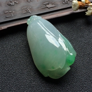 （超值推荐）糯冰种略飘翠玉兰花挂件