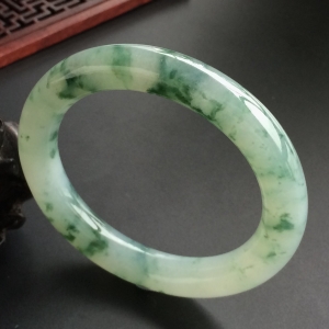 (超值推荐)糯冰种飘花圆条手镯(53.9mm)