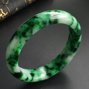 (超值推荐)糯冰种廯加绿手镯(53.8mm)