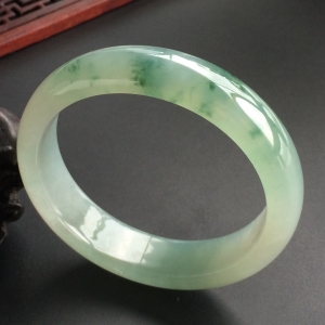 (超值推荐)糯冰种飘花手镯(52.7mm)