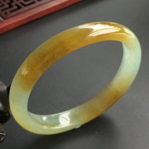 (超值推荐)糯冰种黄翡贵妃镯(52.8mm-45mm)