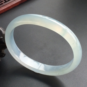 (超值推荐)冰种略飘花贵妃镯(58.2mm-49mm)