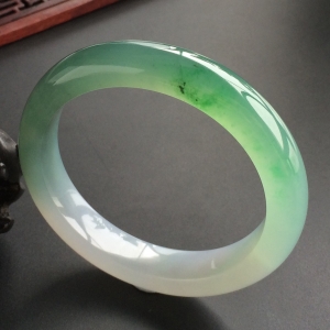 (超值推荐)糯冰种晴水飘花手镯(57.4mm)