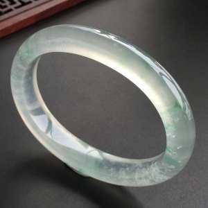 (超值推荐)冰玻种飘花贵妃镯(54.1mm-44.8mm)